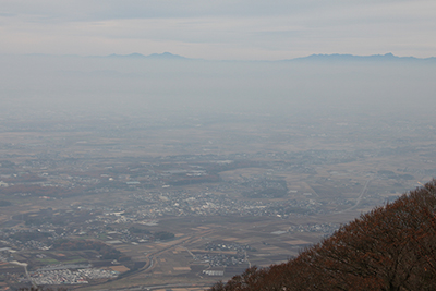 男体山山頂から見た皇海山、上州武尊方面の写真