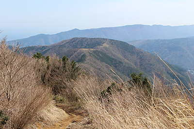 明神ヶ岳と稜線の写真