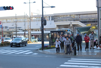 小田原駅を背に歩きはじめた写真