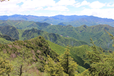 金峰山から国師ヶ岳・甲武信ヶ岳方面の写真