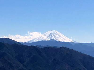 小倉山から見た富士山の写真