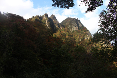 中間道から見た相馬岳の写真