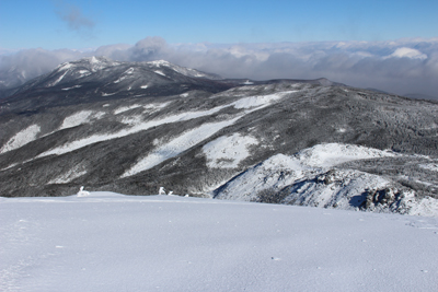 西天狗岳から見た北八ヶ岳北部の写真