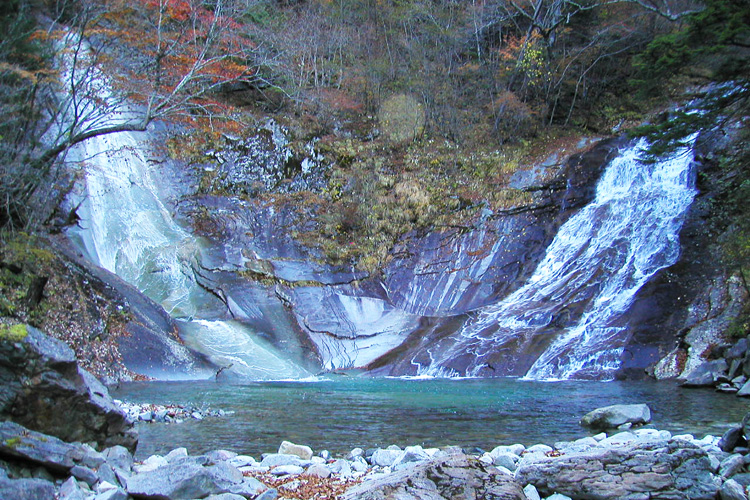 東沢釜の沢両門の滝の写真
