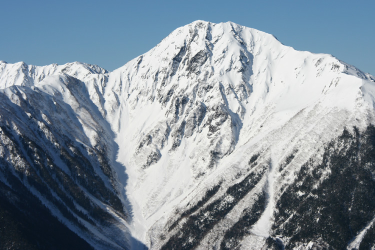 鳳凰三山から見た冬の北岳の写真