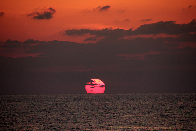 八丈島での日の出の写真