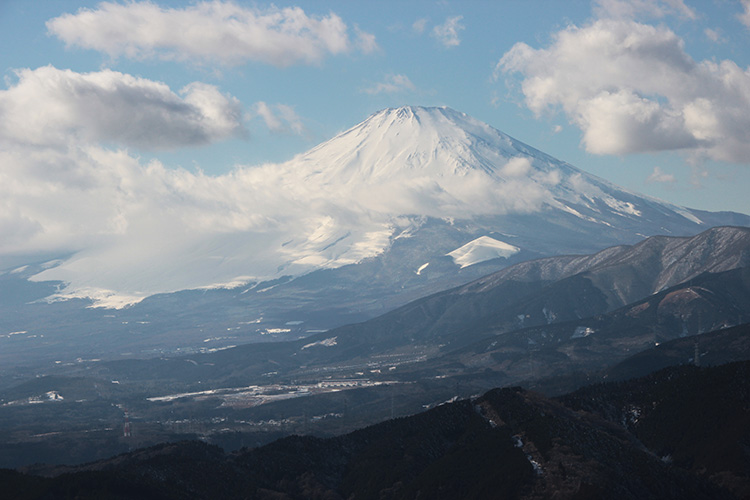 大野山から見た富士山の写真