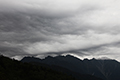 穂高連峰上空に広がる不穏な雲の写真にリンク
