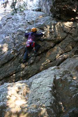 女岩南面のフェースを登るＫＨさんの写真