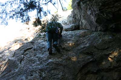女岩南面のフェースを登るＨＲさんの写真