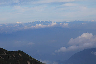 聖岳山頂から見た槍穂高連峰の写真