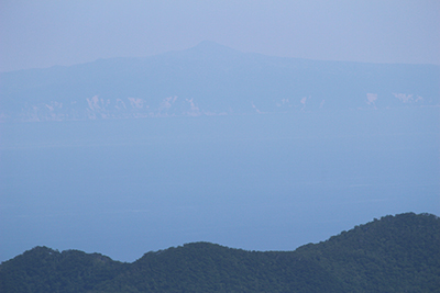 国後島の泊山のアップ写真