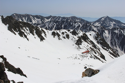 飛騨乗越から見た大天井岳、常念岳、殺生ヒュッテ方面の写真