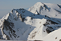 白馬岳山頂付近から見た春の杓子岳と白馬鑓ヶ岳の写真にリンク